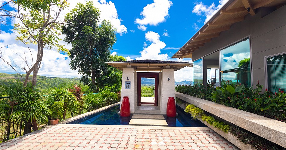 Villa Suriyan